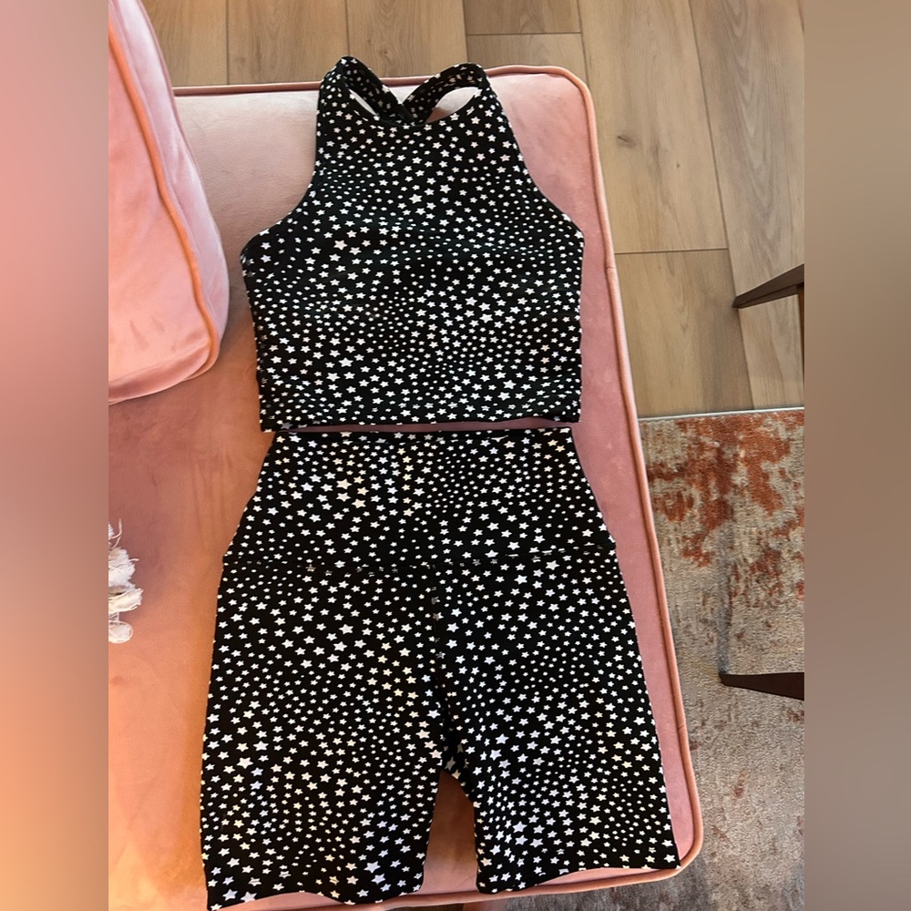 Beyond Yoga Studio Jacquard Black & White Star Pattern Biker Shorts and Tank